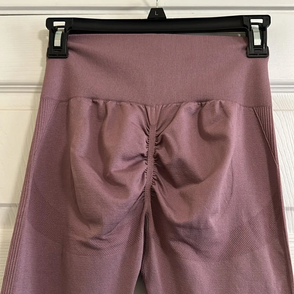 Stretchy Yoga / Workout Leggings with Scrunchy Butt - Mauve Small - Picture 5 of 5